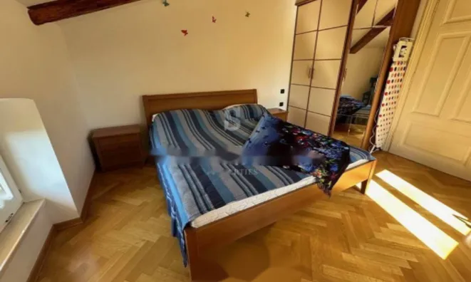 Недвижимость Двухкомнатная квартира в центре: 13