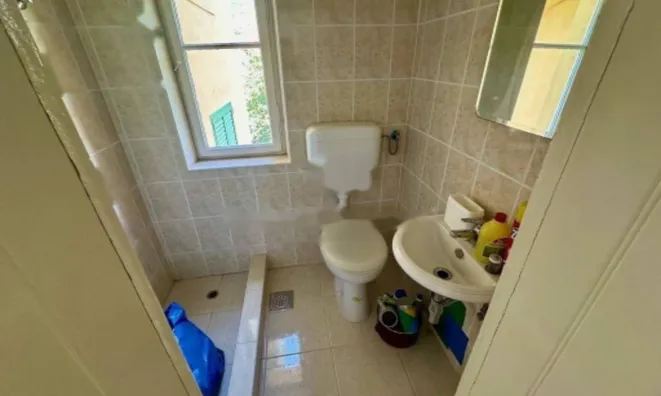 Недвижимость Двухкомнатная квартира в центре: 16