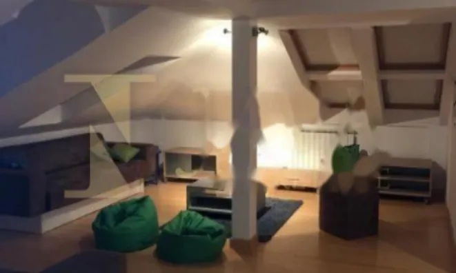 Недвижимость Трехкомнатная квартира в центре: 3