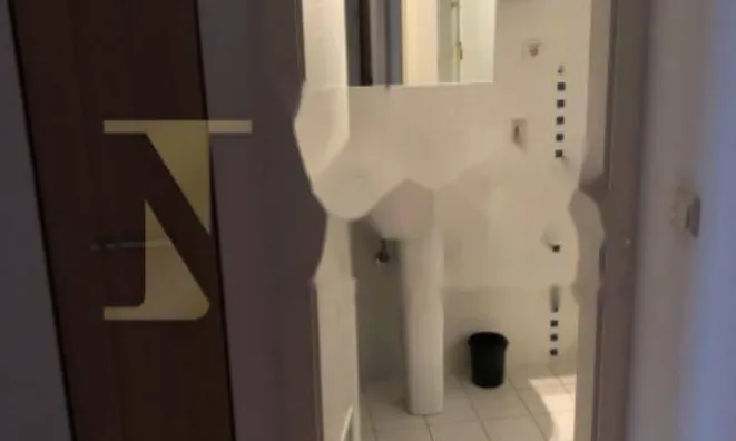 Недвижимость Трехкомнатная квартира в центре: 8