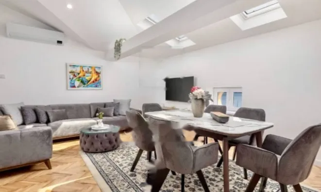 Недвижимость Трехкомнатная квартира в центре: 1