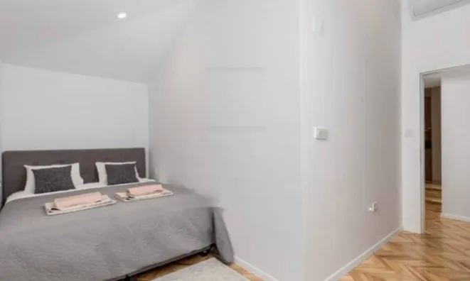 Недвижимость Трехкомнатная квартира в центре: 7