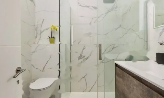 Недвижимость Трехкомнатная квартира в центре: 8