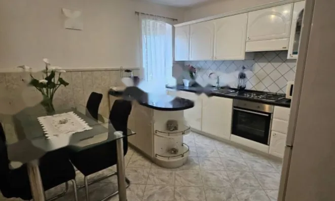 Недвижимость Трёхкомнатная квартира, Центр: 4