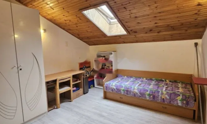 Недвижимость Трёхкомнатная квартира, Центр: 8