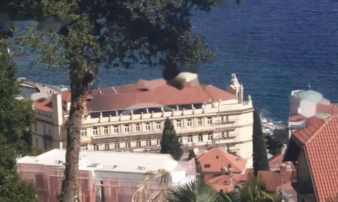 Недвижимость Трехкомнатная квартира в центре: 8