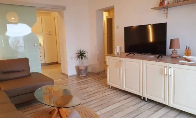 Недвижимость Двухкомнатная квартира, центр: 1