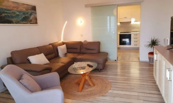 Недвижимость Двухкомнатная квартира, центр: 2