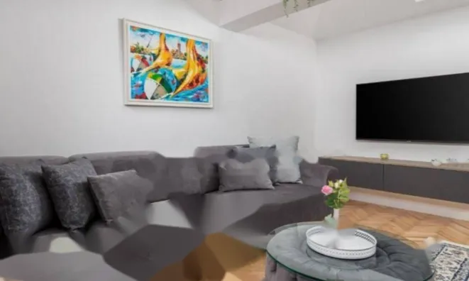 Недвижимость Трехкомнатная квартира, центр: 6