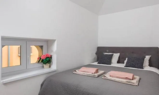 Недвижимость Трехкомнатная квартира, центр: 18