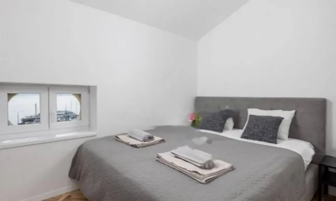 Недвижимость Трехкомнатная квартира, центр: 21