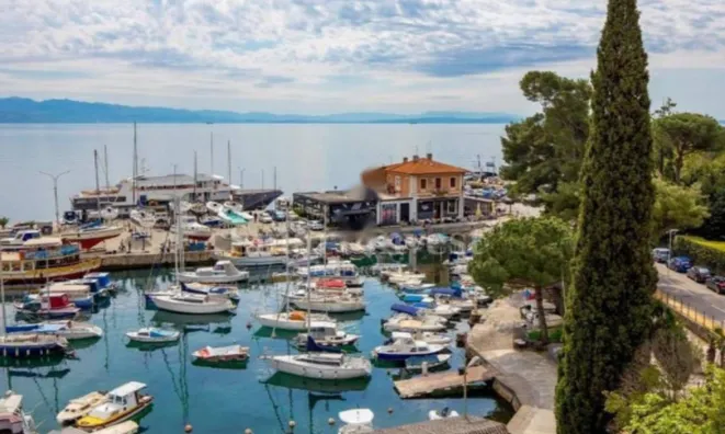 Недвижимость Трехкомнатная квартира, центр: 25