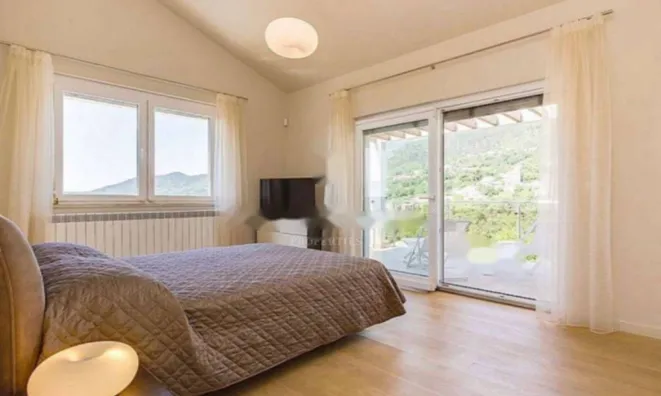 Недвижимость Семейный дом 275 м² Центр, Опатия: 18