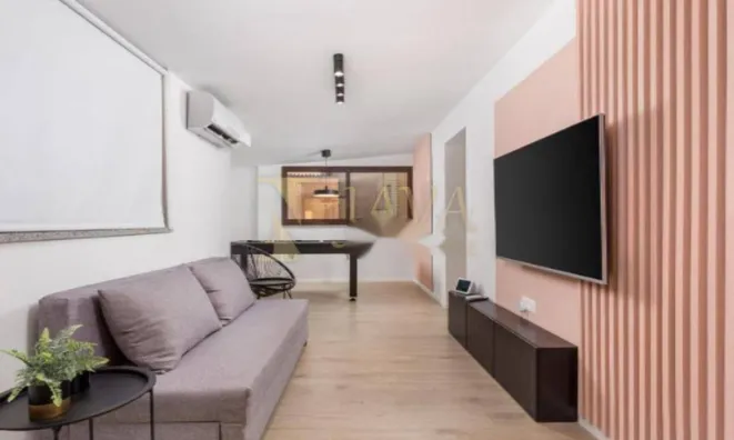 Недвижимость Трёхкомнатная квартира в центре: 2