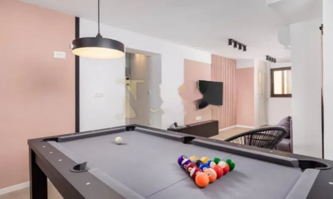 Недвижимость Трёхкомнатная квартира в центре: 3