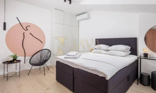 Недвижимость Трёхкомнатная квартира в центре: 13