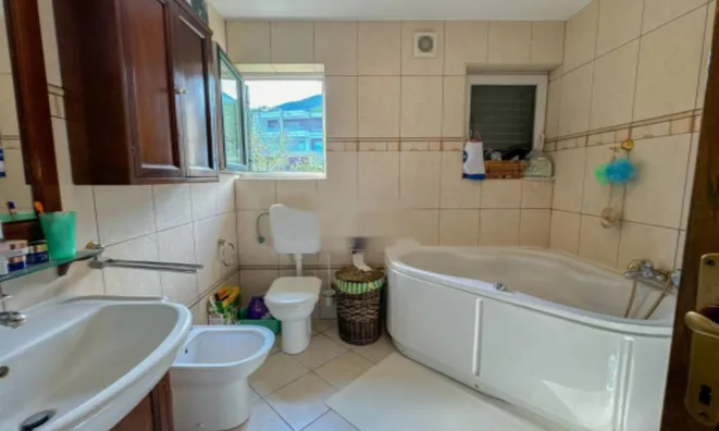 Недвижимость Трёхкомнатная квартира в центре: 10