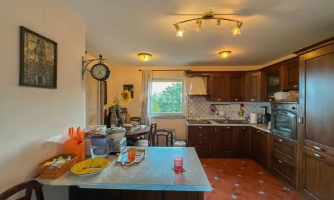 Недвижимость Трёхкомнатная квартира в центре: 25