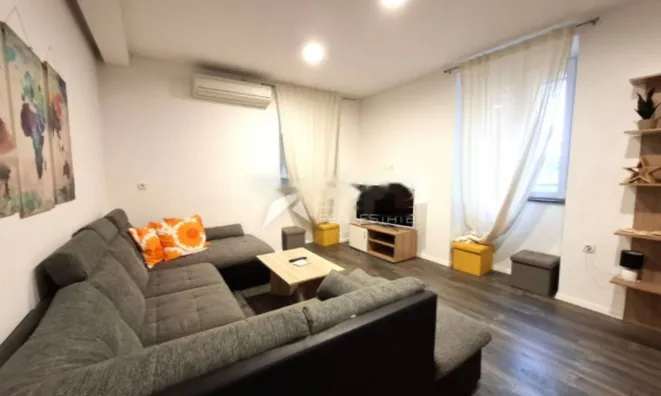 Недвижимость Трехкомнатная квартира в Центре: 1