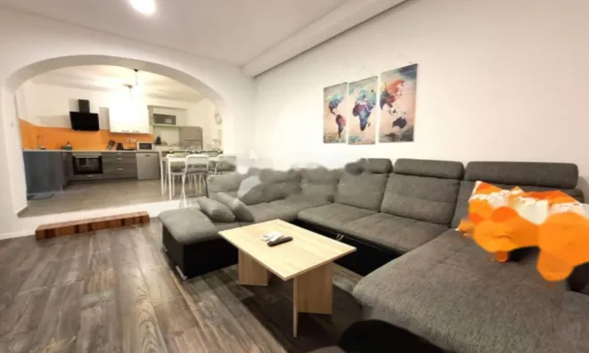 Недвижимость Трехкомнатная квартира в Центре: 7