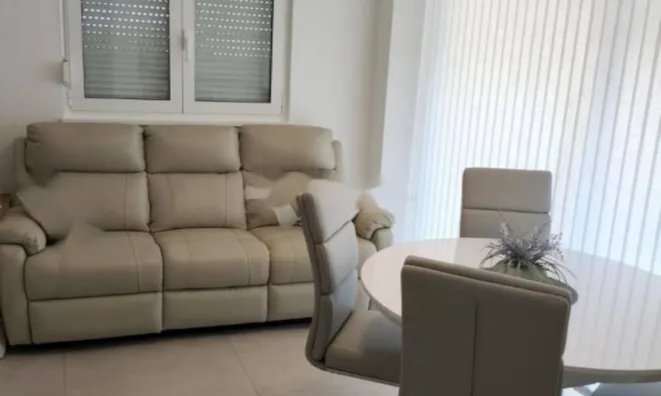 Недвижимость Двухкомнатная квартира, центр: 1