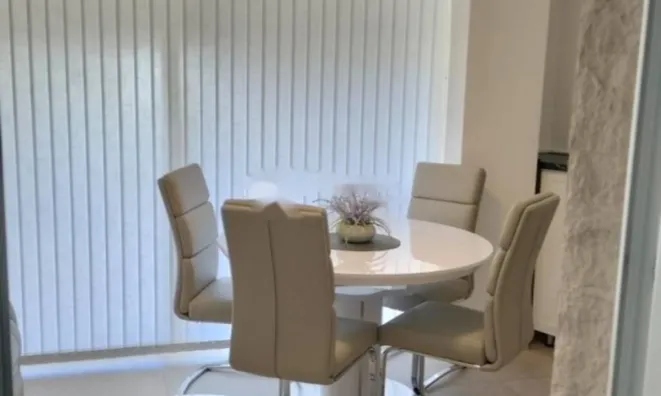 Недвижимость Двухкомнатная квартира, центр: 3