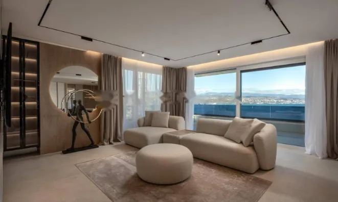 Недвижимость Трехкомнатная квартира Центр: 3