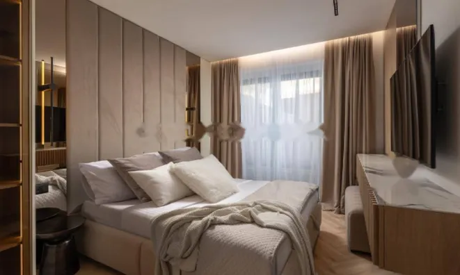 Недвижимость Трехкомнатная квартира Центр: 9