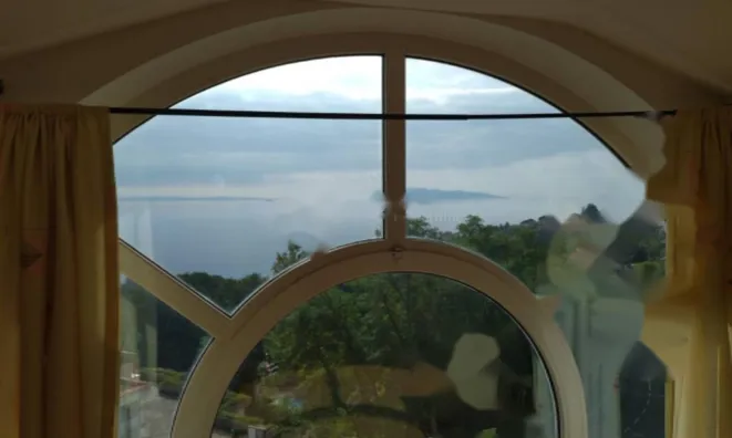 Недвижимость Двухкомнатная квартира в центре: 1