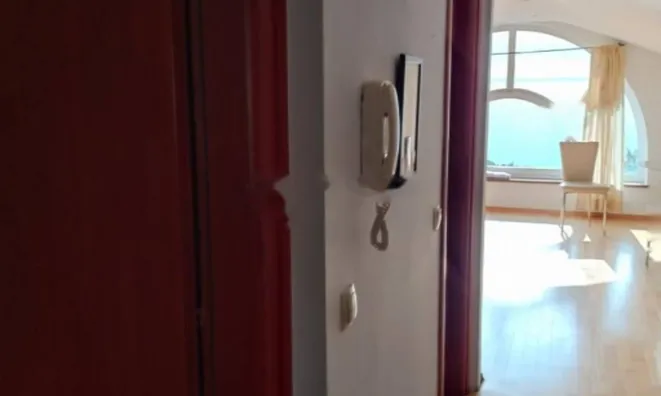 Недвижимость Двухкомнатная квартира в центре: 7