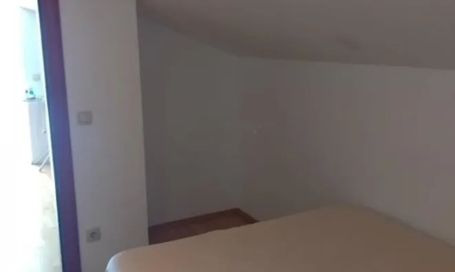 Недвижимость Двухкомнатная квартира в центре: 8