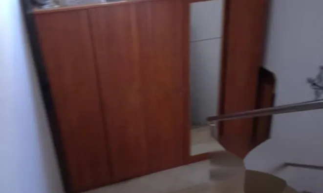 Недвижимость Двухкомнатная квартира в центре: 13