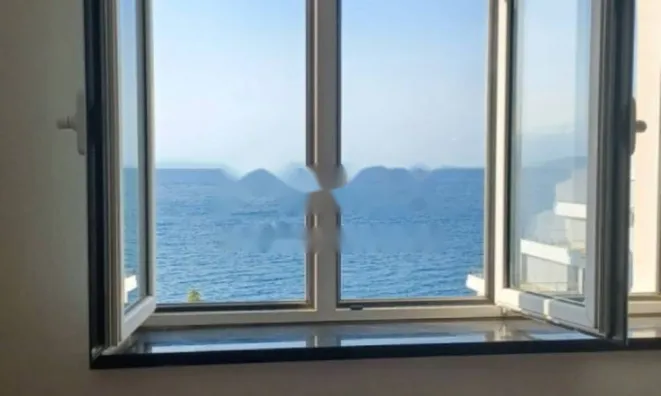 Недвижимость Трехкомнатная квартира в центре: 1