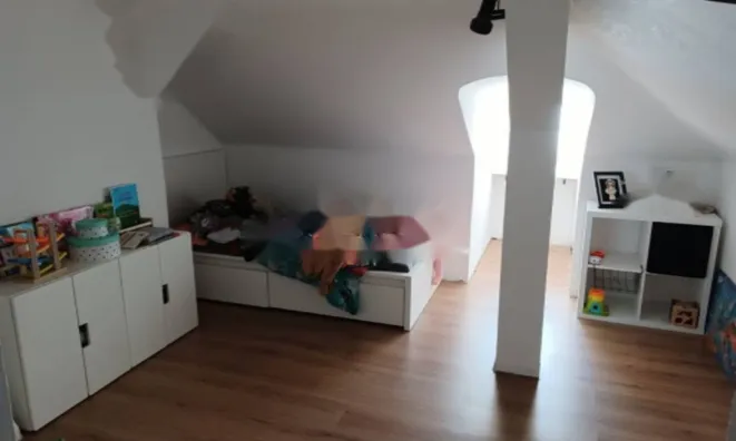 Недвижимость Трехкомнатная квартира в центре: 9