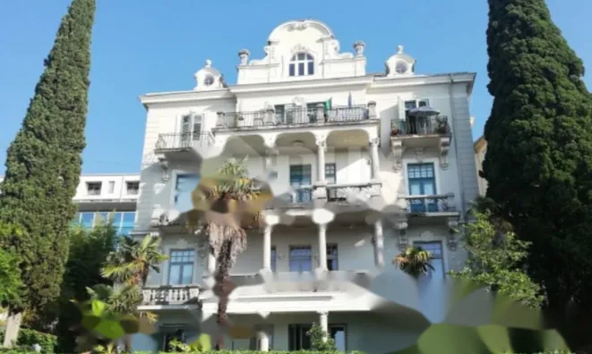 Недвижимость Трехкомнатная квартира в центре: 14