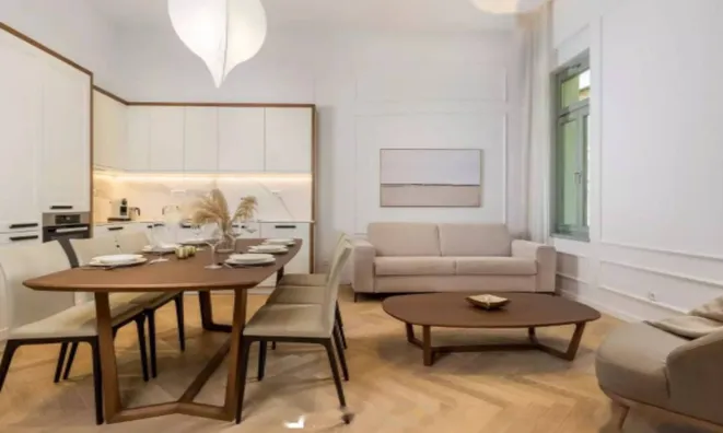 Недвижимость Двухкомнатная квартира в центре: 1