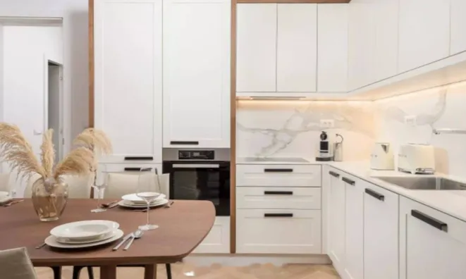 Недвижимость Двухкомнатная квартира в центре: 3