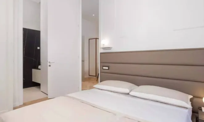 Недвижимость Двухкомнатная квартира в центре: 7