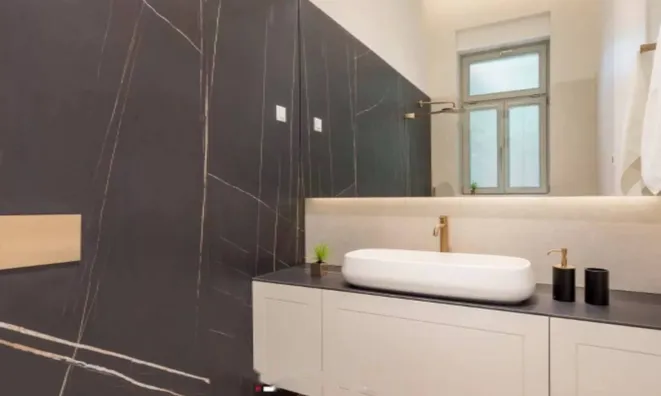 Недвижимость Двухкомнатная квартира в центре: 8