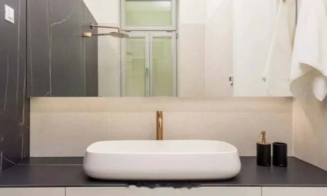 Недвижимость Двухкомнатная квартира в центре: 9