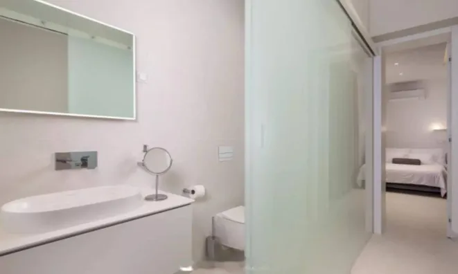 Недвижимость Двухкомнатная квартира в центре: 11