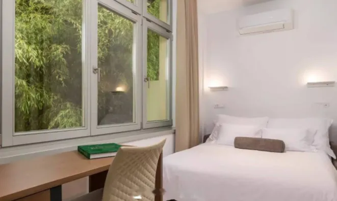 Недвижимость Двухкомнатная квартира в центре: 13