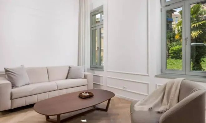 Недвижимость Двухкомнатная квартира в центре: 16