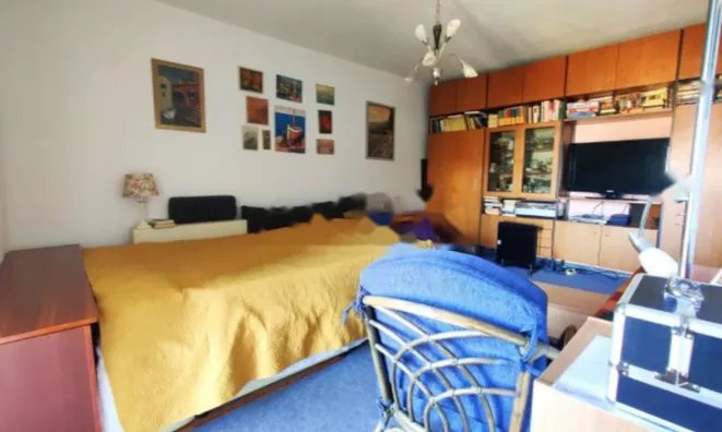 Недвижимость Двухкомнатная квартира в центре: 1