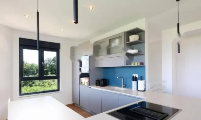 Недвижимость Трёхкомнатная квартира, центр: 5