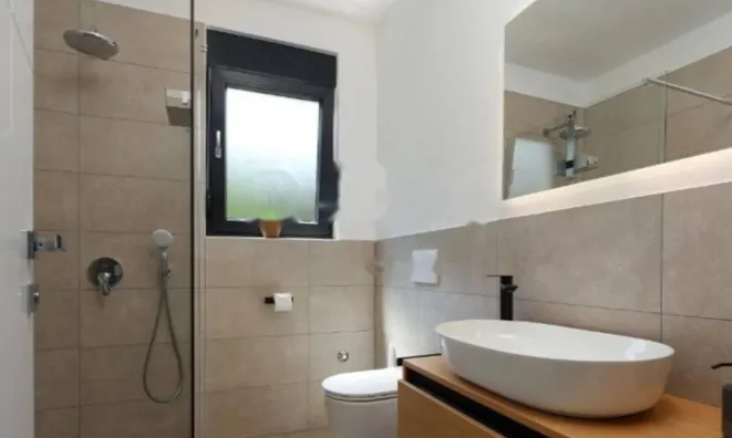 Недвижимость Трёхкомнатная квартира, центр: 11