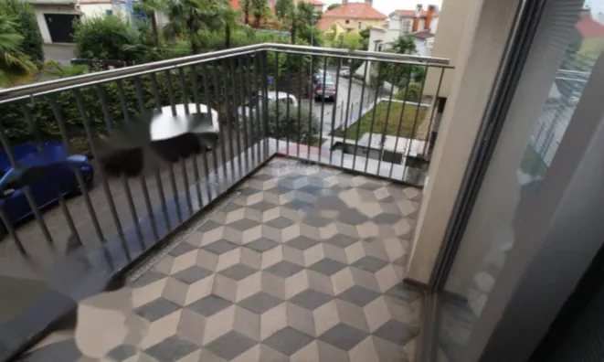 Недвижимость Двухкомнатная квартира, центр: 10