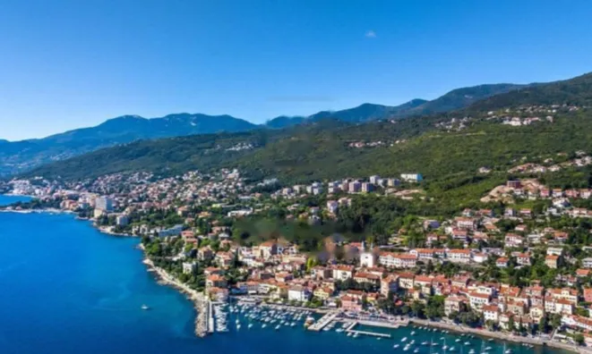 Недвижимость Трёхкомнатная квартира в центре: 1