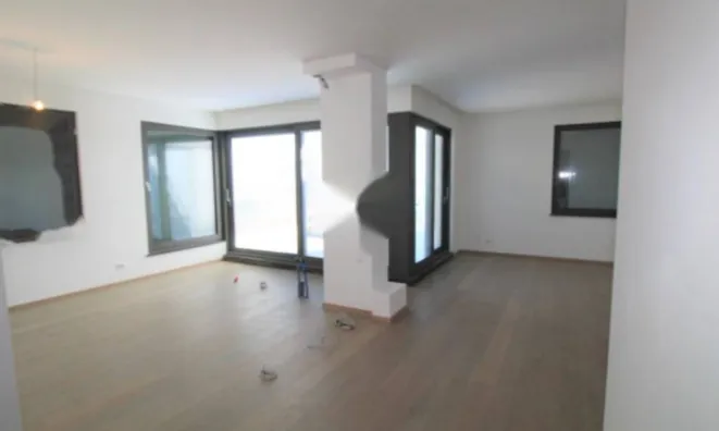 Недвижимость Двухкомнатная квартира в центре: 7