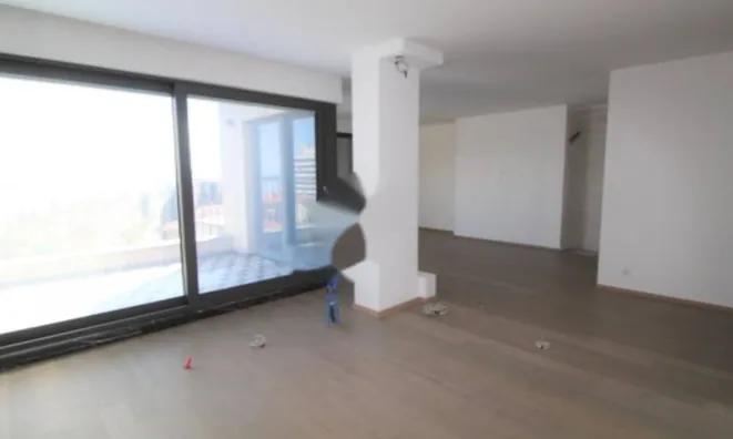 Недвижимость Двухкомнатная квартира в центре: 8